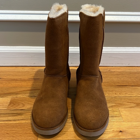 Ugg Koolaburra Women’s suede/sheepskin boots size 9 - Picture 5 of 7